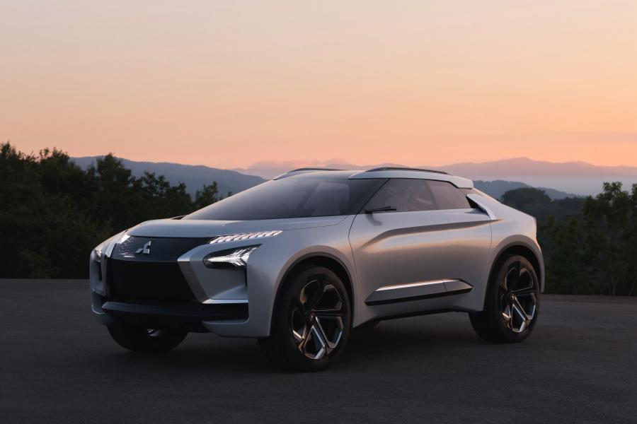  Mitsubishi e-Evolution Concept 2017 года  (фото 17 из 40)
